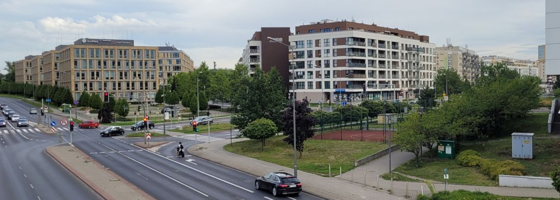 kompleks biurowy i domy mieszkalne przy ul. Baraniaka i Lwowskiej po południoej stronie CH Malta