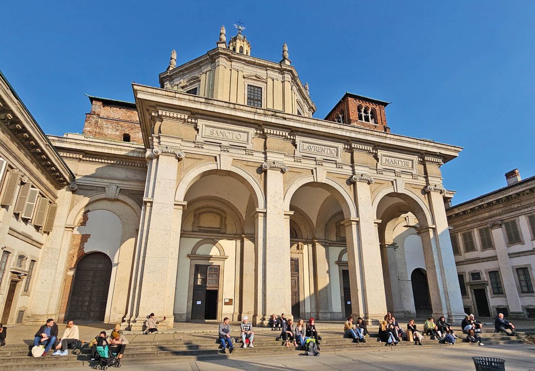 bazylika San Lorenzo Maggiore, której historia sięga IV wieku - Lombardia to jednak zupełnie inna historia niż nasze polskie wspomnienia, pamięć europejskiego juniora