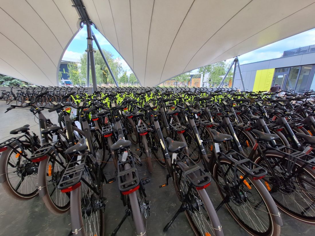 miasto przygotowało 171 rowerów elektrycznych, które mogą wypożyczyć mieszkańcy miasta.