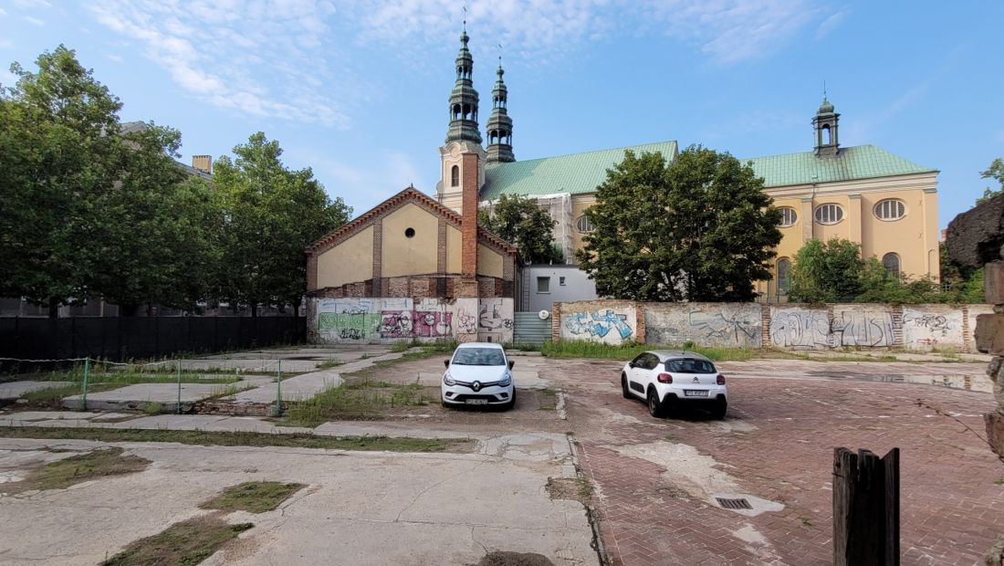teren pod rozbudowę WCO przy ul. św. Marii Magdaleny; widok od południa