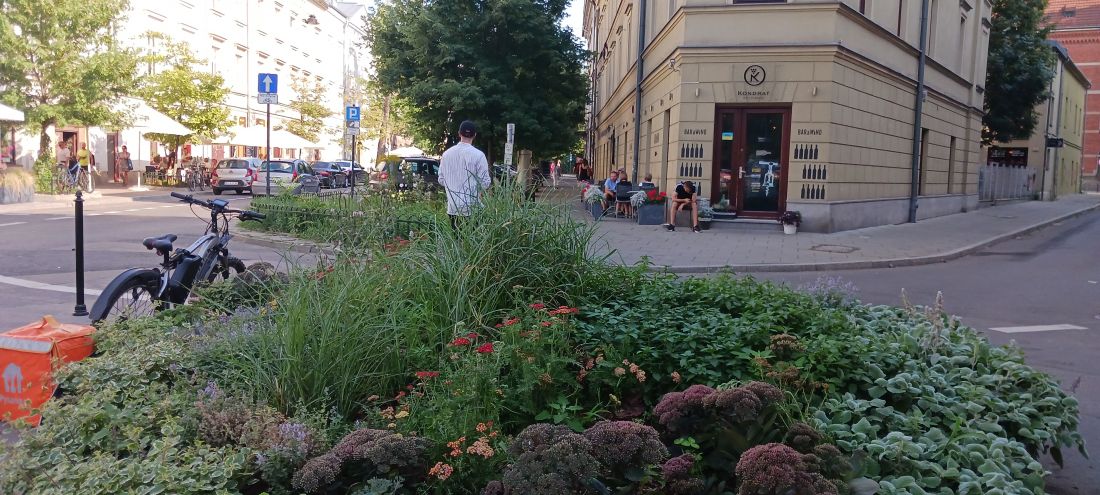 pierwsze zmiany dotyczyły przestrzeni od strony ulicy Bonifraterskiej i Mostowej