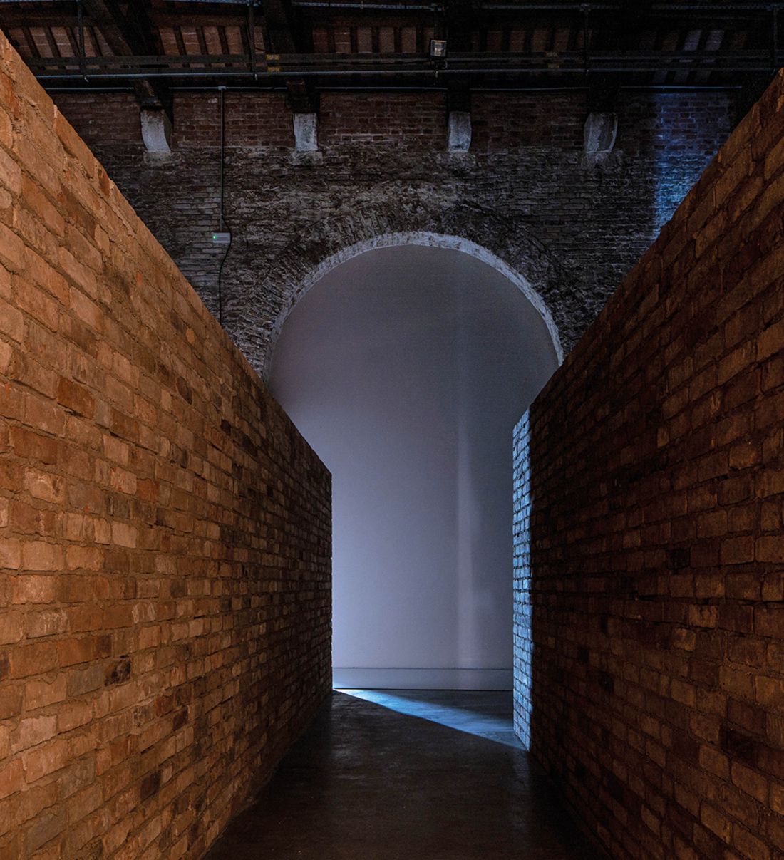 Pawilonu Uzbekistanu - „Unbuild Together: Archaism vs. Modernity”, kuratorzy: Studio Ko, Karl Fournier & Olivier Marty, Jean-Baptiste Carisé, Sophia Bengebara