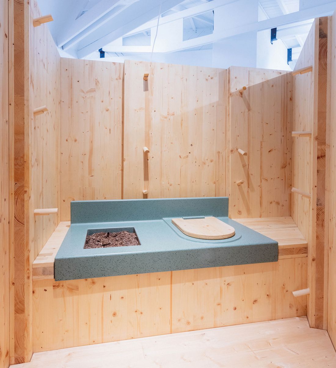 Pawilon Fiński - „Huussi, Imagining the Future History of Sanitation”, kuratorka: Arja Renell, The Dry Collective