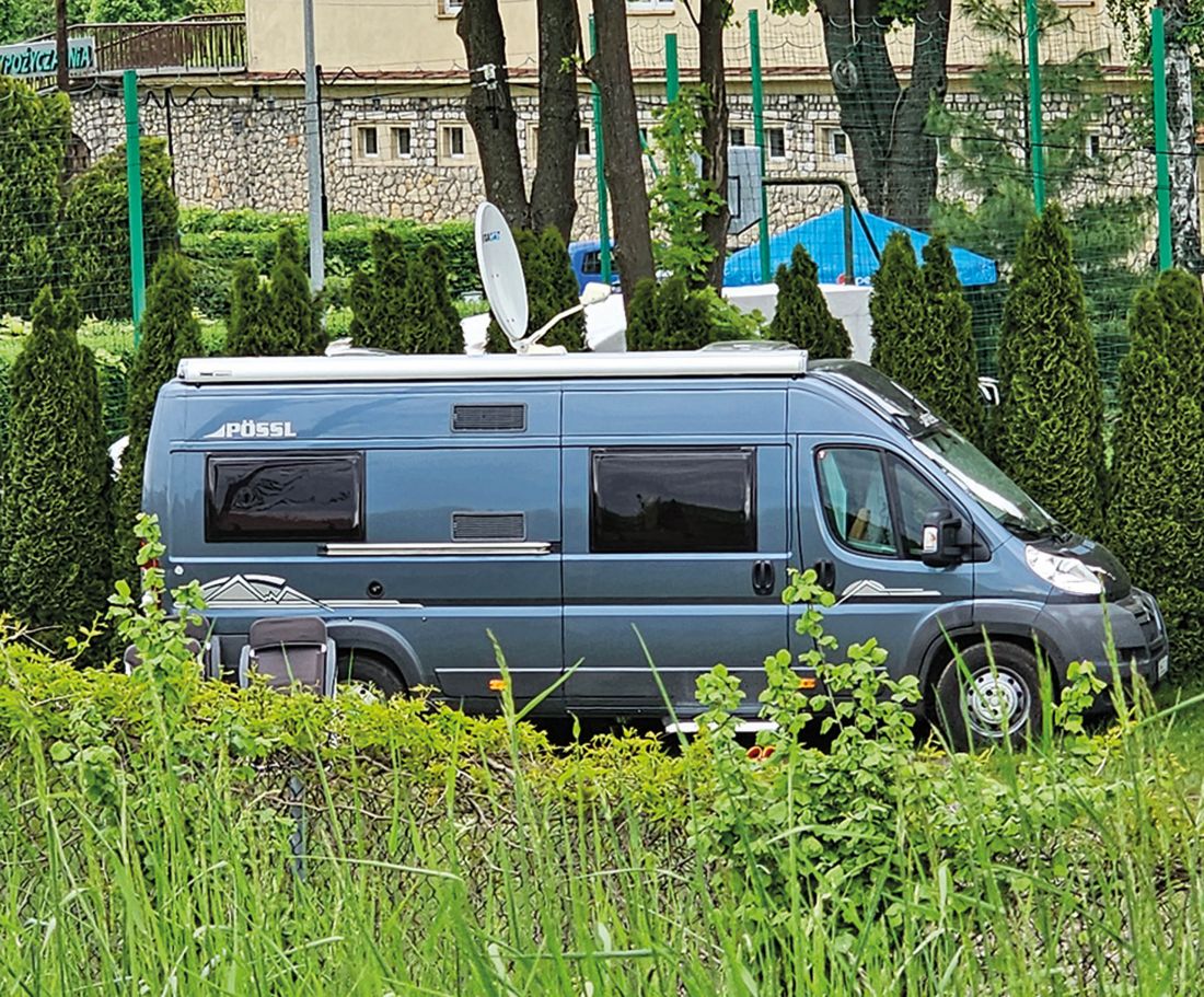 jest wiele możliwości: campervan to auto mogące uchodzić za zwykłego vana - co w praktyce często się przydaje i ułatwia podróżowanie
