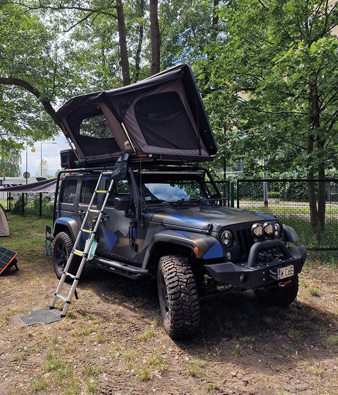 jest wiele możliwości: campervan to auto mogące uchodzić za zwykłego vana - co w praktyce często się przydaje i ułatwia podróżowanie