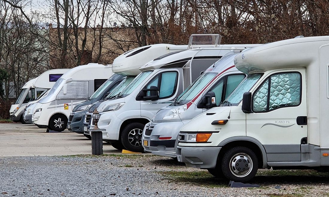 na zachód od Odry kamperów gwałtownie przybywa, trzeba tu pamiętać o rezerwowaniu miejsc na campingach często nawet w zimie; tu - Berlin w Sylwestra