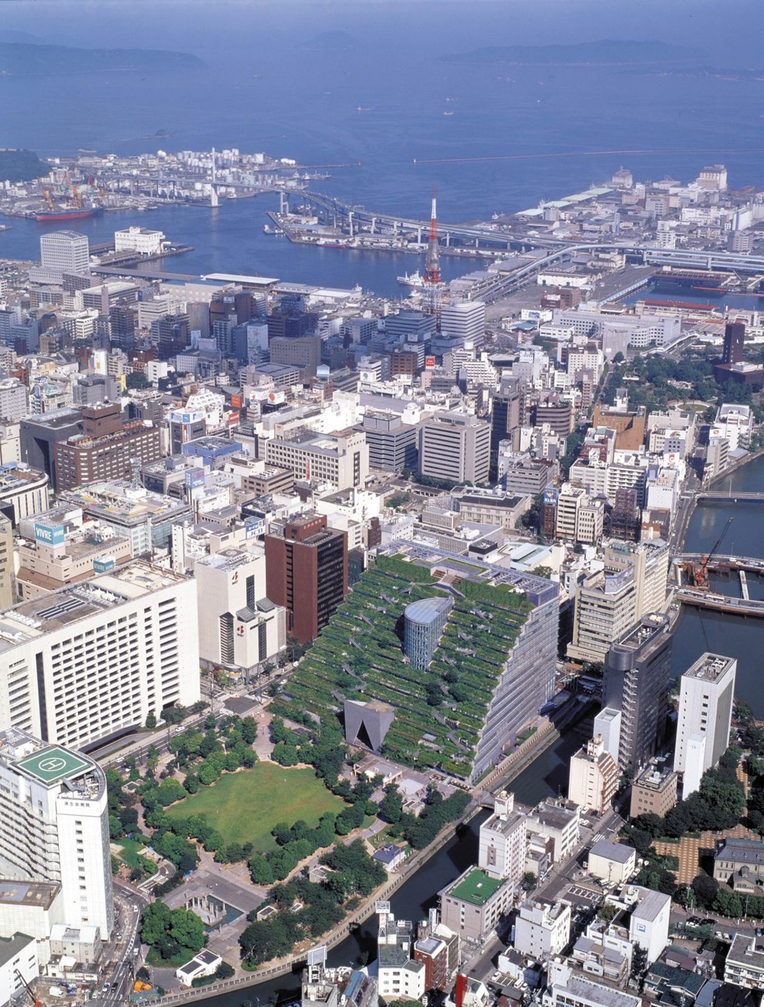 Prefectural International Hall, Fukuoka, Japonia, proj.: Emilio Ambasz, 1990