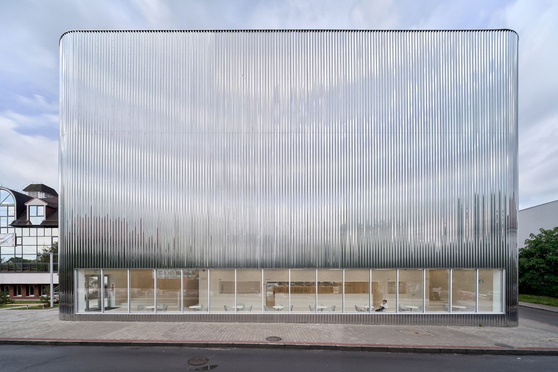 Rozbudowa budynku Państwowej Szkoły Muzycznej w Jastrzębiu-Zdroju o salę koncertową (SLAS architekci)