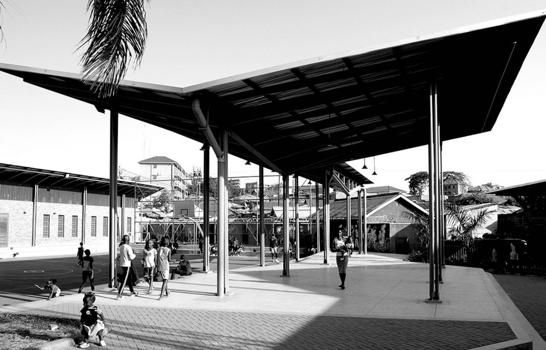 centralna „stoa” (palaver)