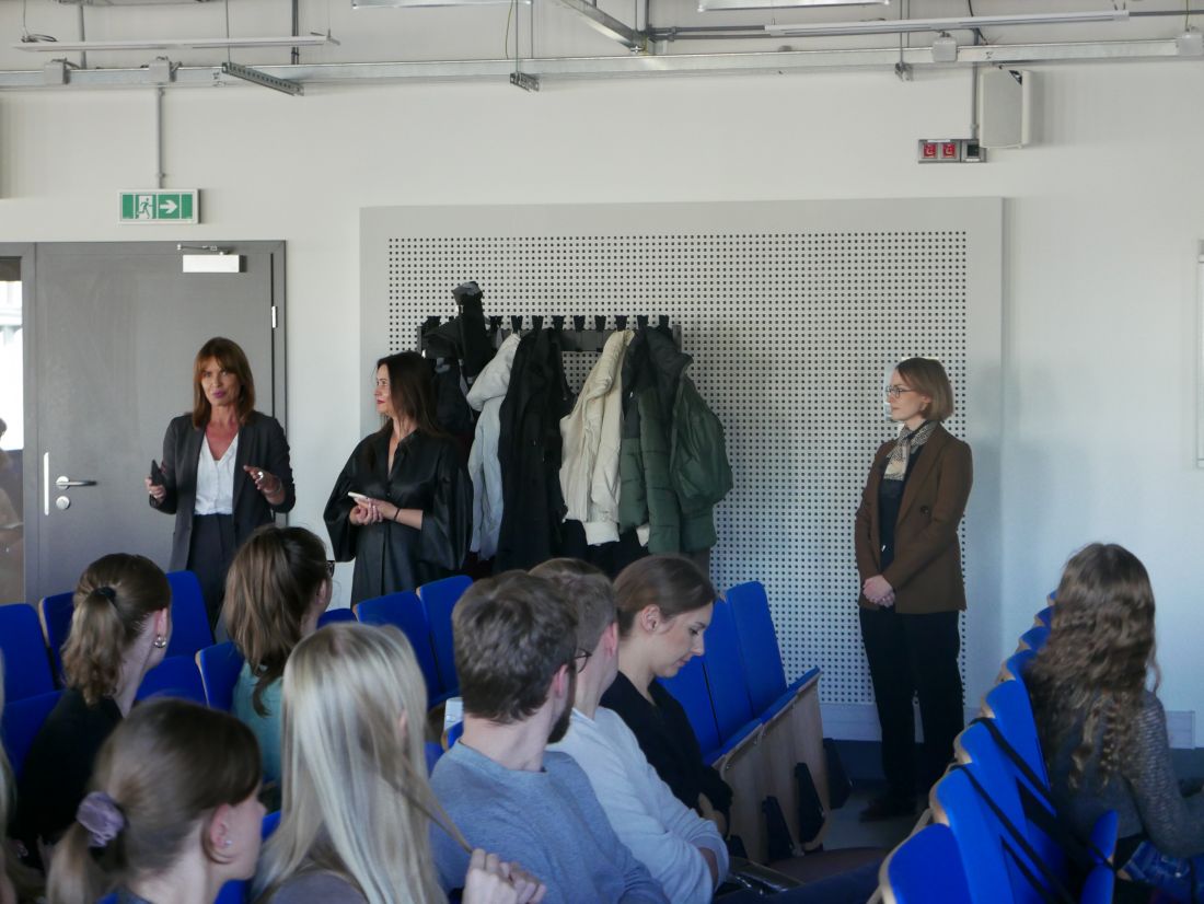 Od lewej: prodziekana ds. kształcenia dr hab. Agata Gawlik, prof. PP, redaktorka naczelna A&B Małgorzata Tomczak, dr Ewa Angoneze-Grela