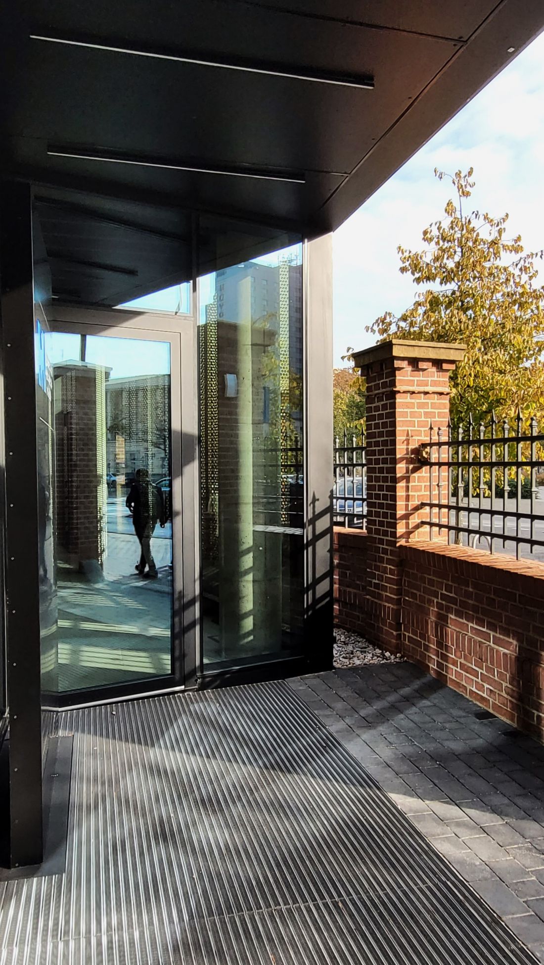 Rozbudowa Wyższej Szkoły Bankowej (WSB Merito) przy ul. Ratajczaka w Poznaniu proj.: Front Architects