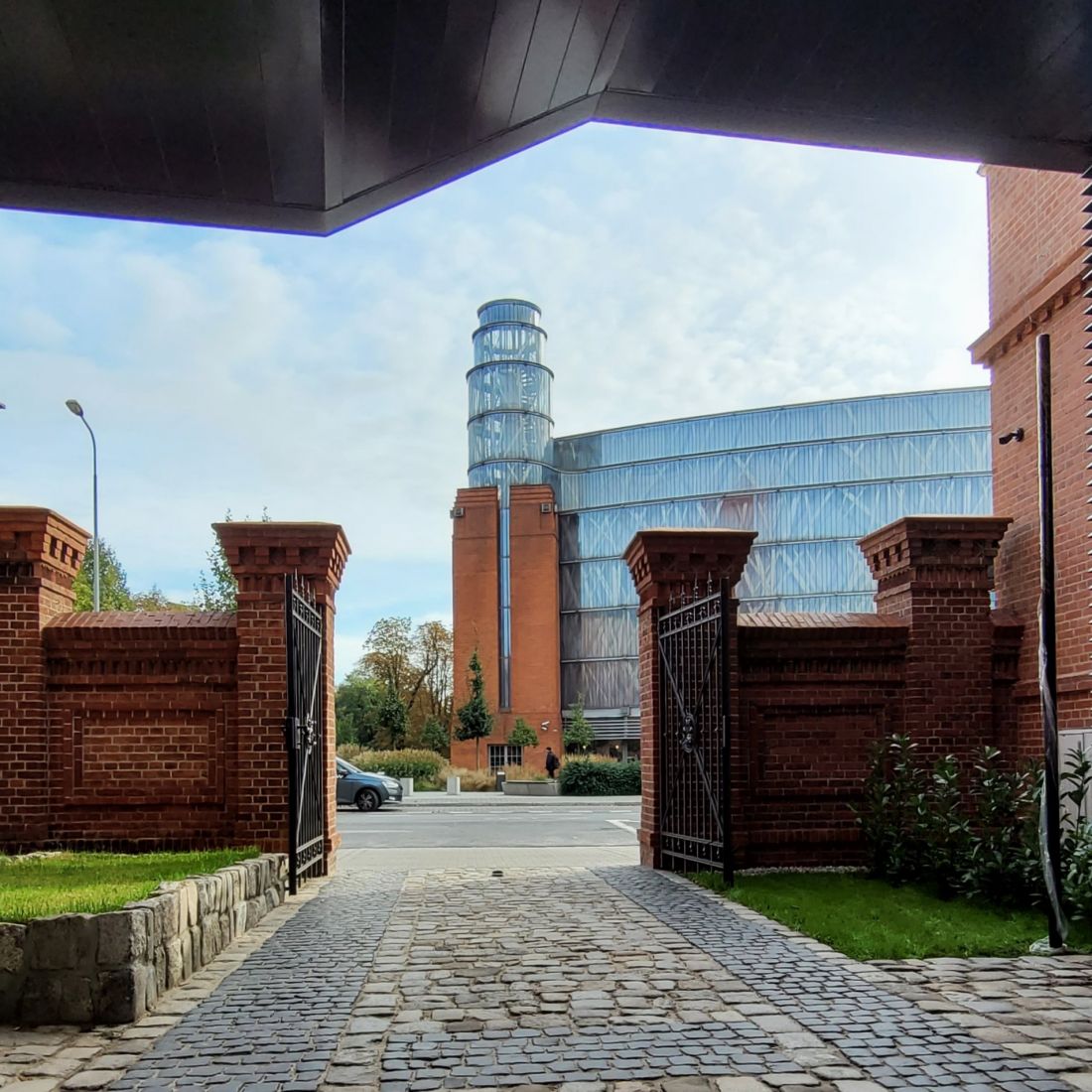 Rozbudowa Wyższej Szkoły Bankowej (WSB Merito) przy ul. Ratajczaka w Poznaniu proj.: Front Architects