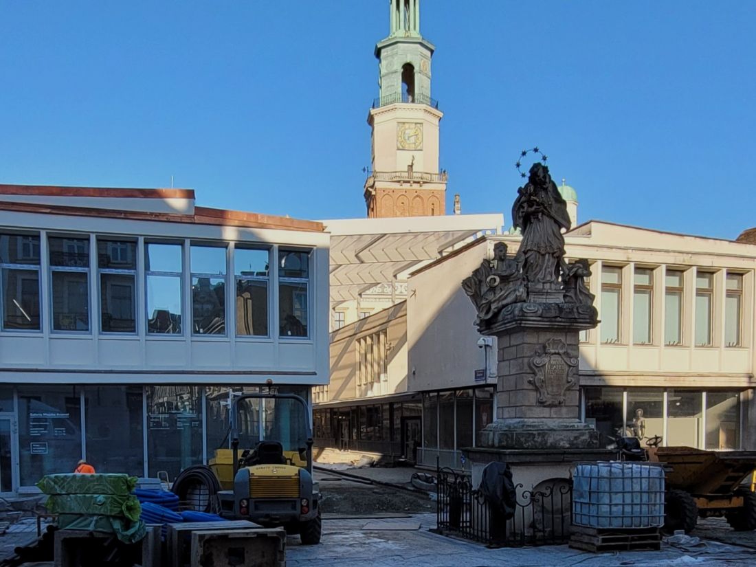 Zadaszenie nad pasażem przy Galerii Arsenał na Starym Rynku w Poznaniu