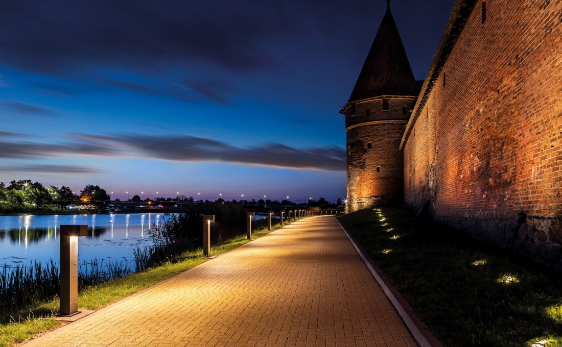 Iluminacja murów Zamku w Malborku oraz strefa bulwaru nad rzeką Nogat