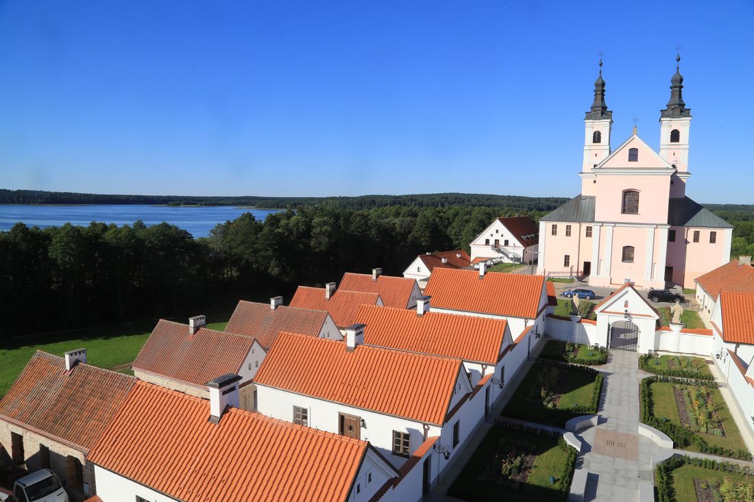 Trwałe i stylowe dachówki ceramiczne