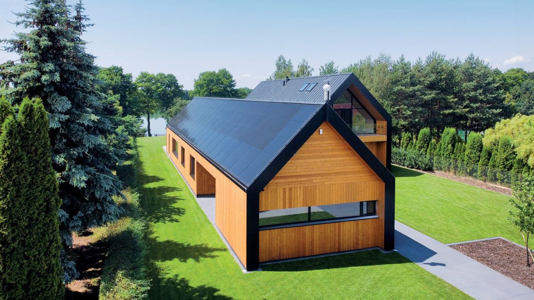 Dom na Kujawach z dachem solarnym SunRoof: energooszczędny i niskoemisyjny