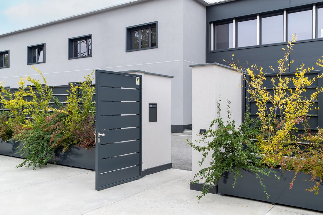 Ogrodzenie z kolekcji Home Inclusive, wzór AW.10.228 w wersji z prześwitem 
