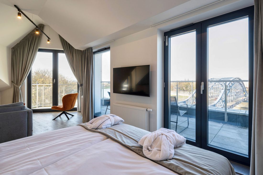 Aluminiowe okna FUTURO MB86 w the Bridge Suites Hotel Kraków