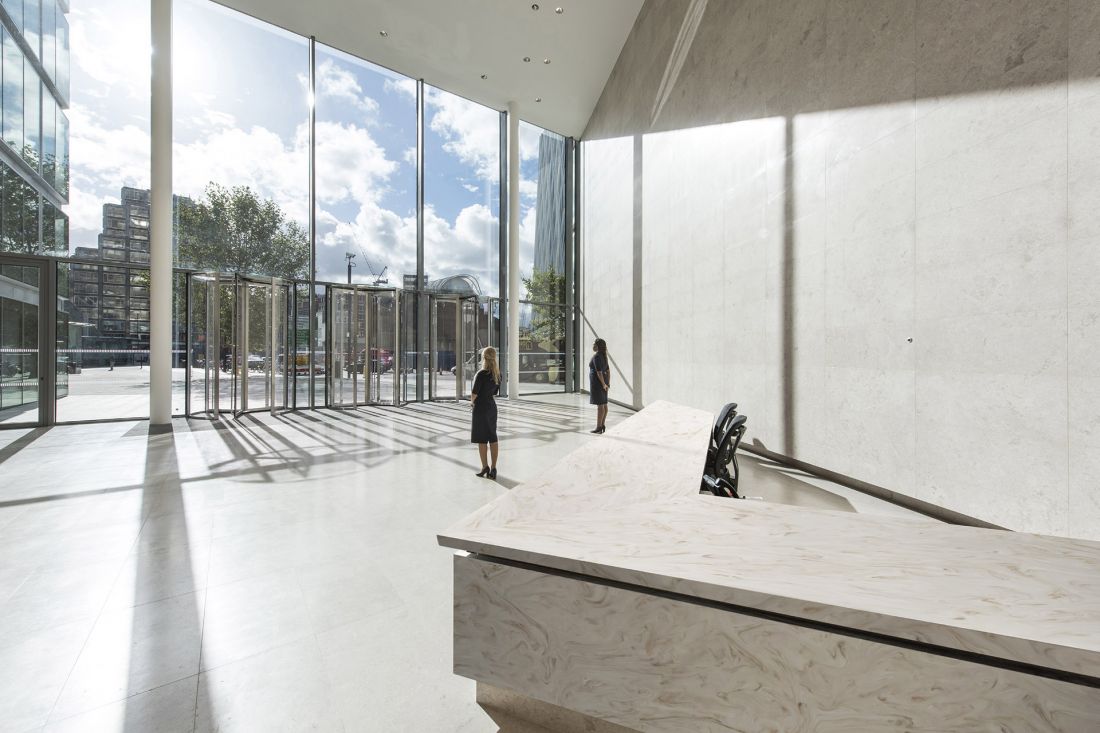 Lada recepcyjna z Corian® Sand Storm