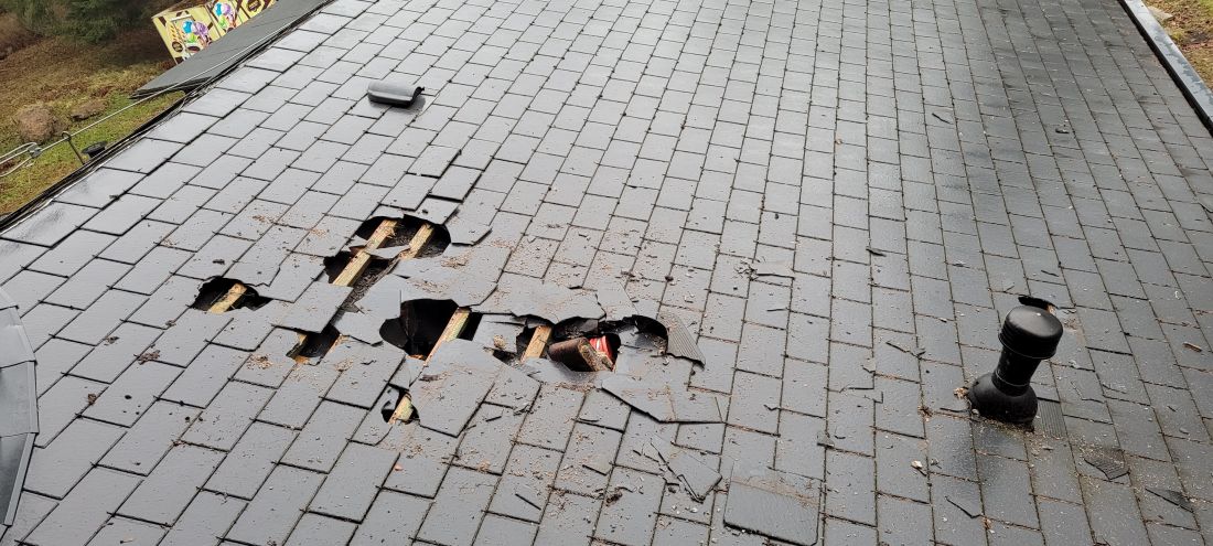 największym zmartwieniem opiekunów wieży jest zły stan hełmu