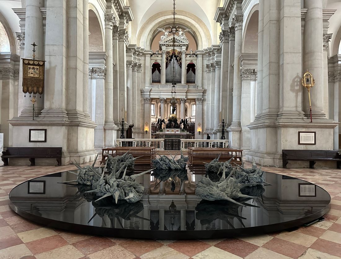 Instalacja Helgi Vockenhuber w bazylice San Giorgio Maggiore