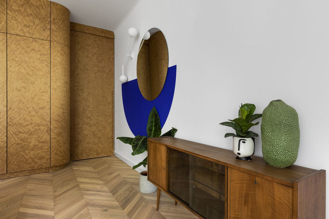 Realizacja wnętrza z wykorzystaniem forniru 10.07 ALPI Walnut Burl. Projekt: Studio METRY Julia Zembrzuska, zdjęcie: Kąty Proste, fotografia wnętrz.