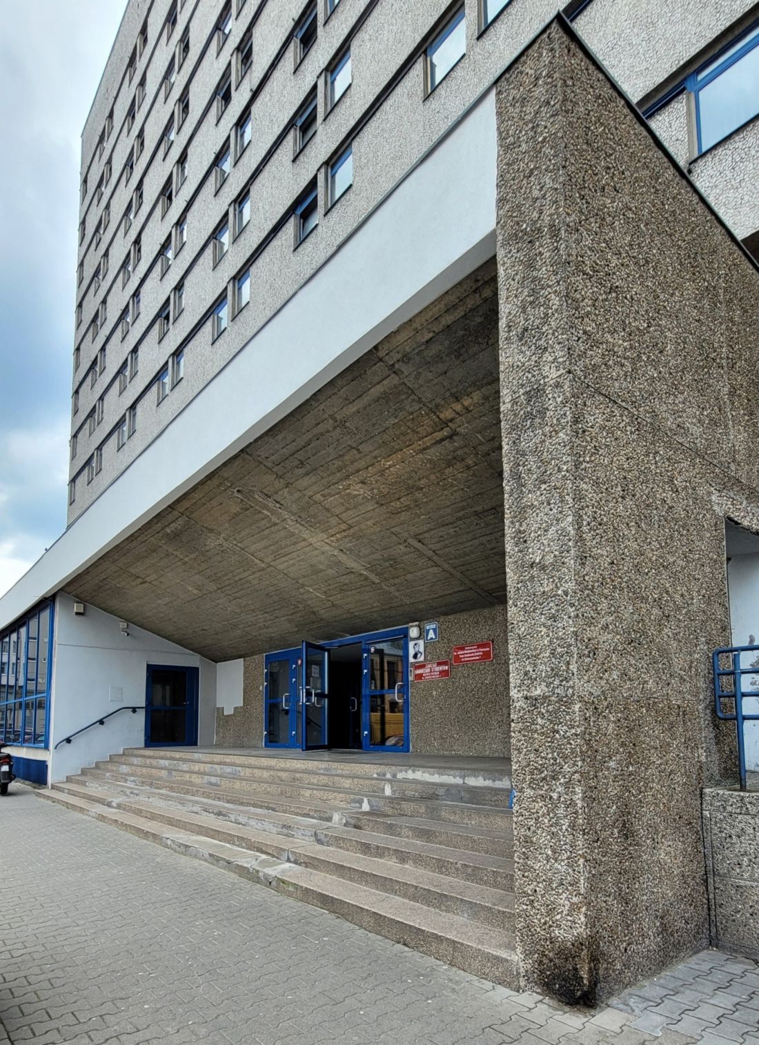 Tytuł zdjęcia: Dom Studencki Jowita, Poznań (proj. Witold Milewski, Zygmunt Skupniewicz, realizacja: 1965)