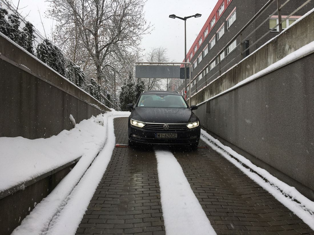 Ogrzewanie zjazdu do garażu, system nVent RAYCHEM EM2-XR, Warszawa