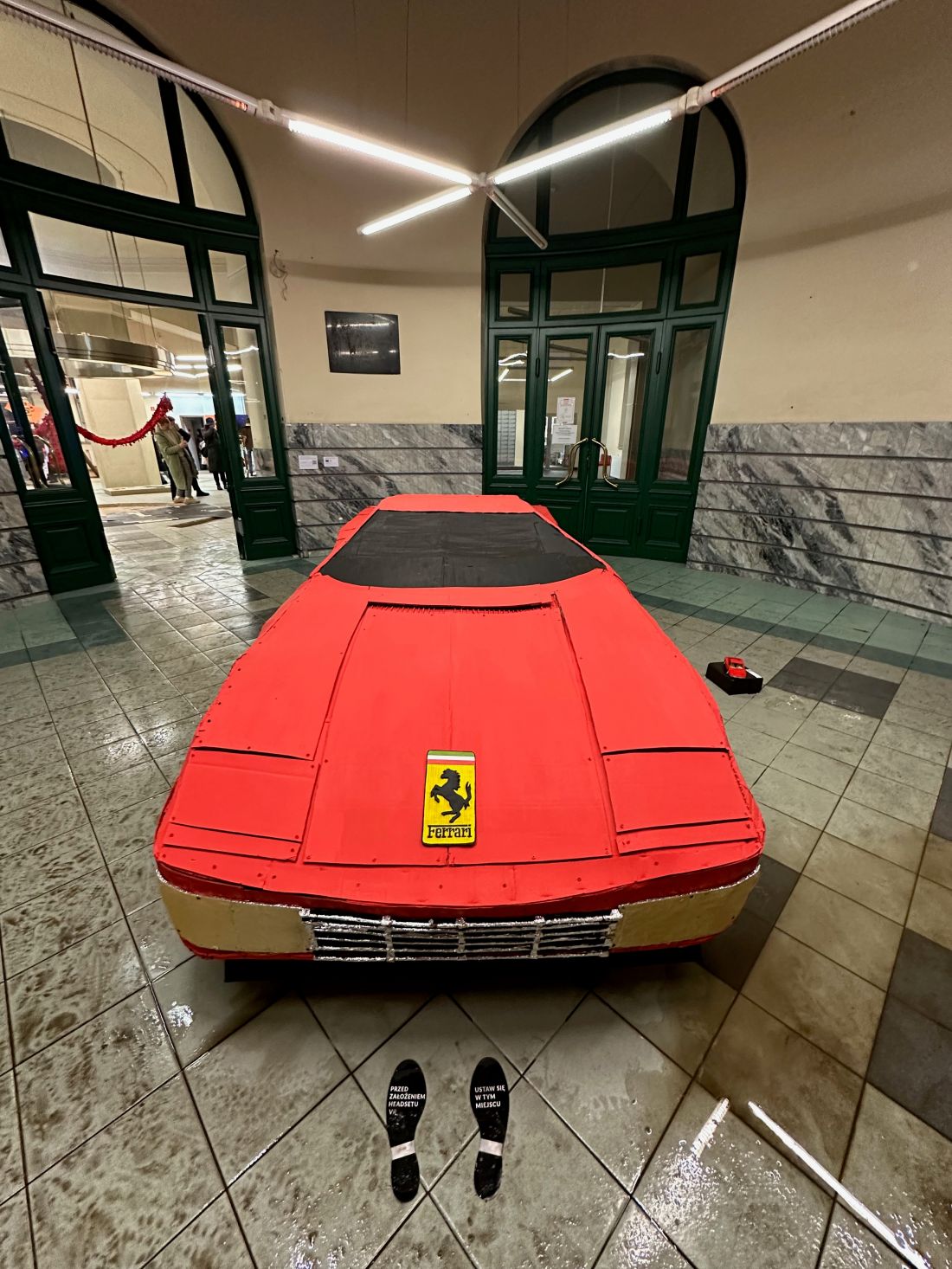 Makieta ferrari wykonana przez Adama Żądło