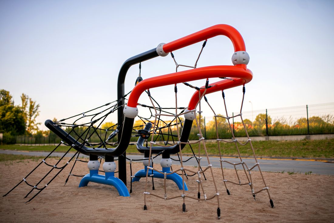 Plac zabaw Buglo z autografem Jurka Owsiaka na aukcji WOŚP
