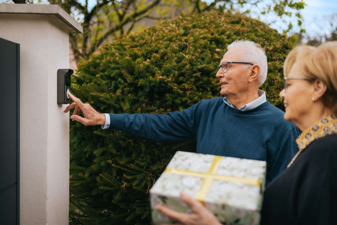 Za pomocą wideofonu senior z łatwością sprawdzi kto złożył mu wizytę