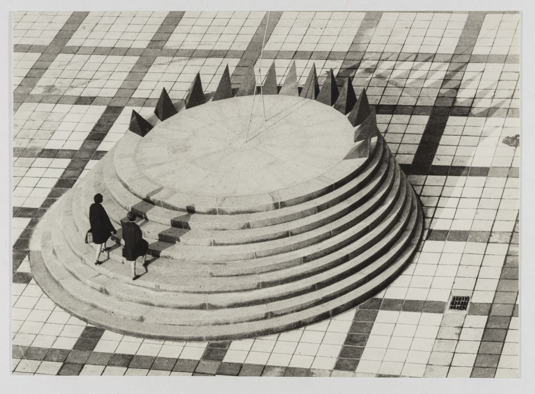 Jaromíra Šimoníková, relaxing facility with sundial, university campus, Prague-Suchdol, 1966