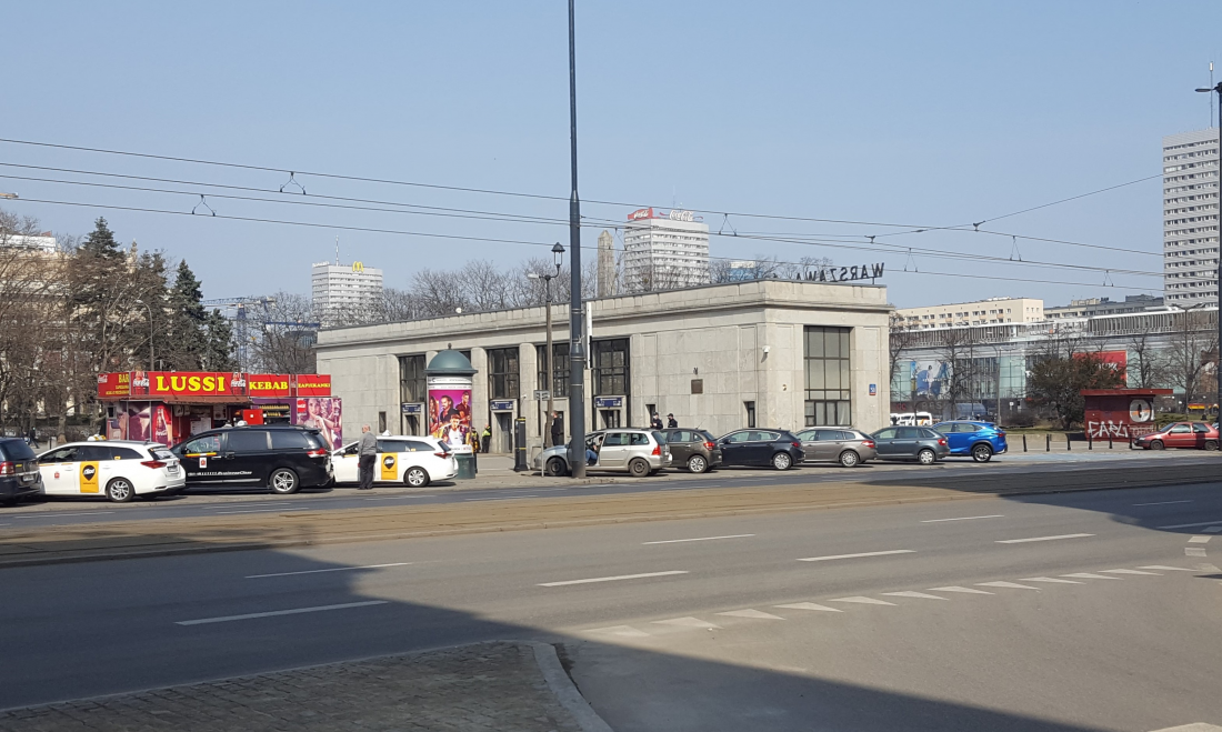 Stacja Warszawa Śródmieście i budka Lussi