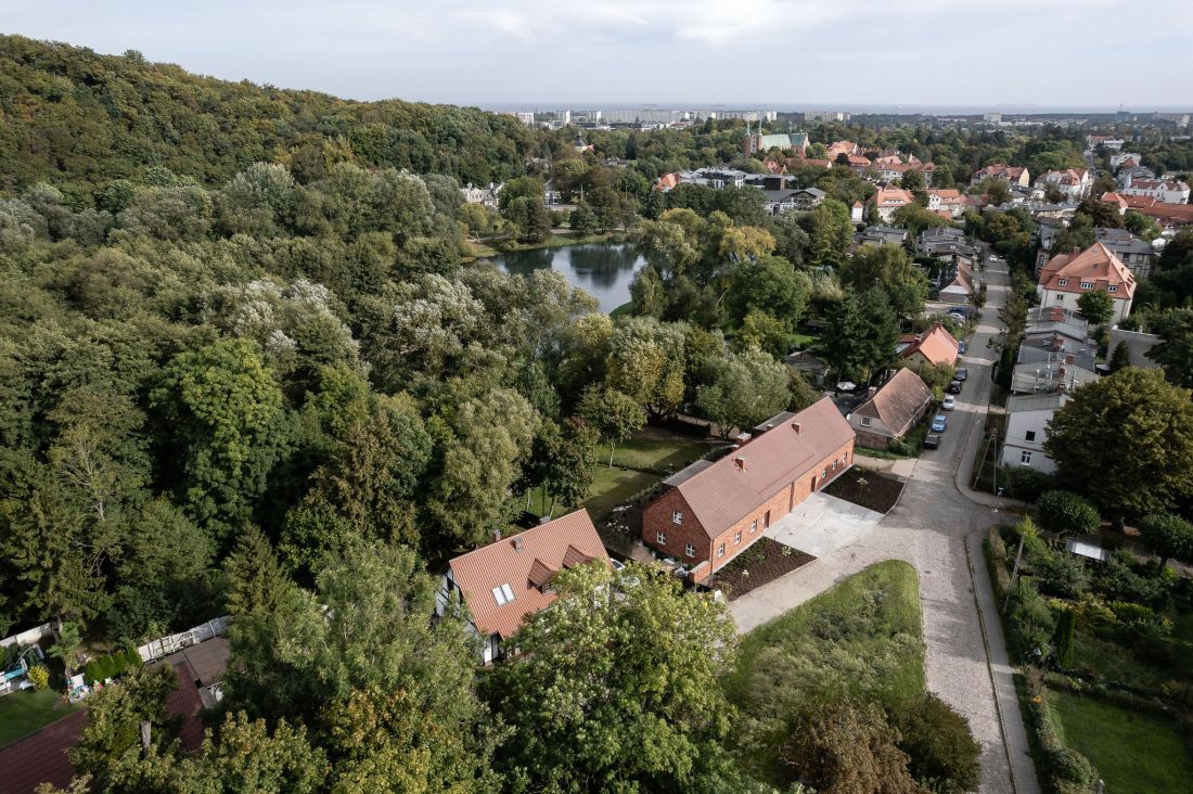 Nową zabudowę postawiła spółka Kameralne, projekt powstał w pracowni BJK Architekci z Gdyni