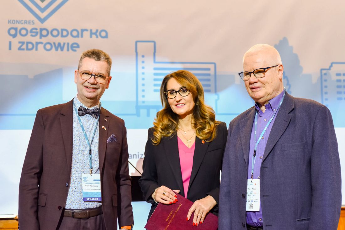 na zdjęciu: prof. Piotr Wachowiak (rektor SGH), Renata Kaznowska (Zastępczyni Prezydenta m.st. Warszawy) i prof. Jerzy Hausner (Przewodniczący Rady Programowej OEES)