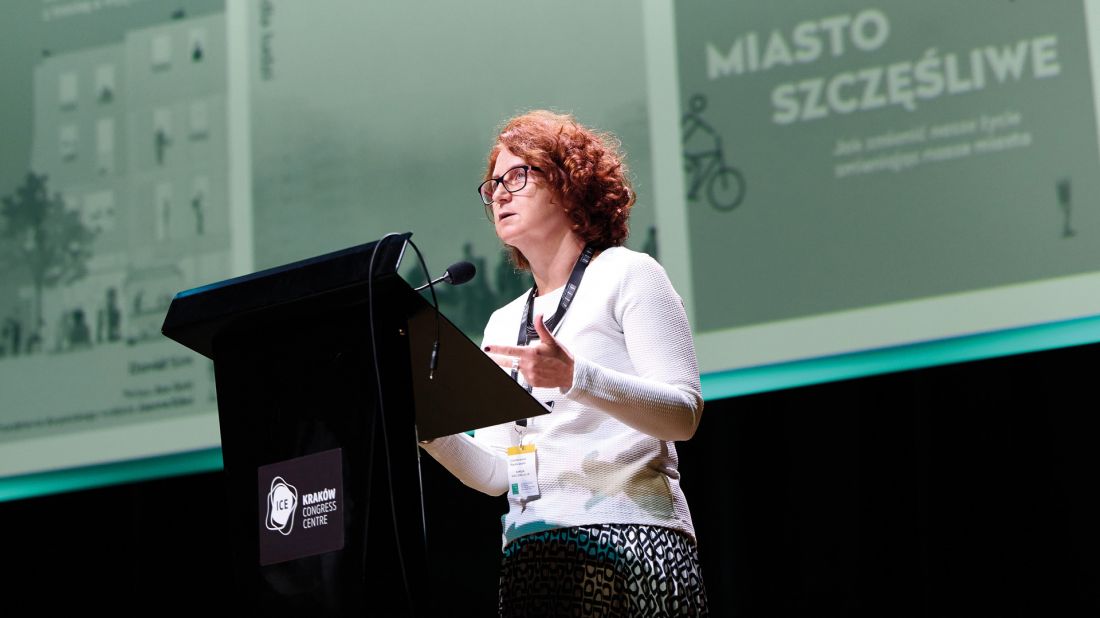 prof. Kinga Racoń-Leja w czasie inauguracji panelu