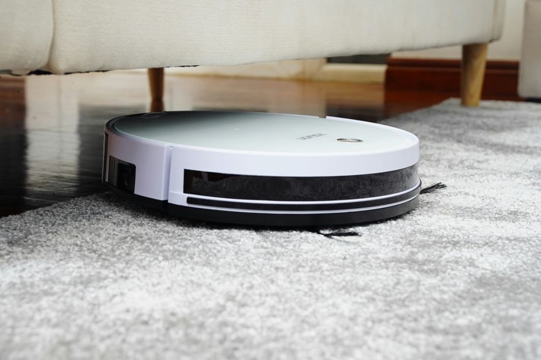 Większość robotów sprzątających jest w stanie czyścić również dywany