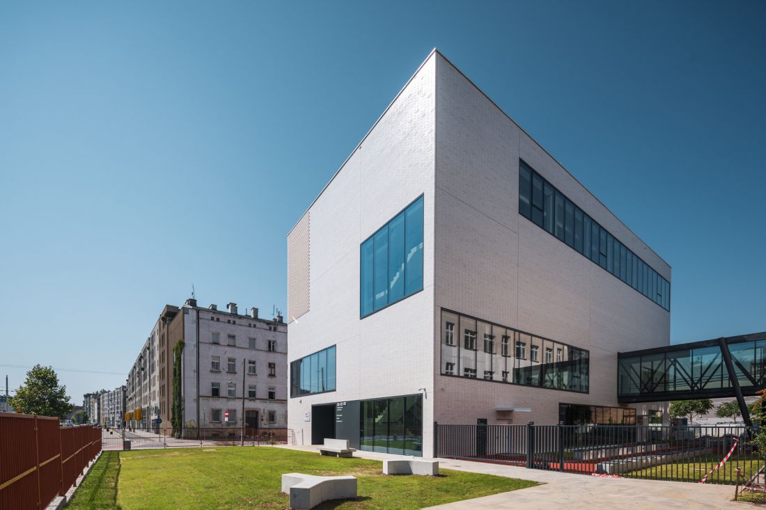 Hala Sportowa XIII LO, Wrocław – widok elewacji