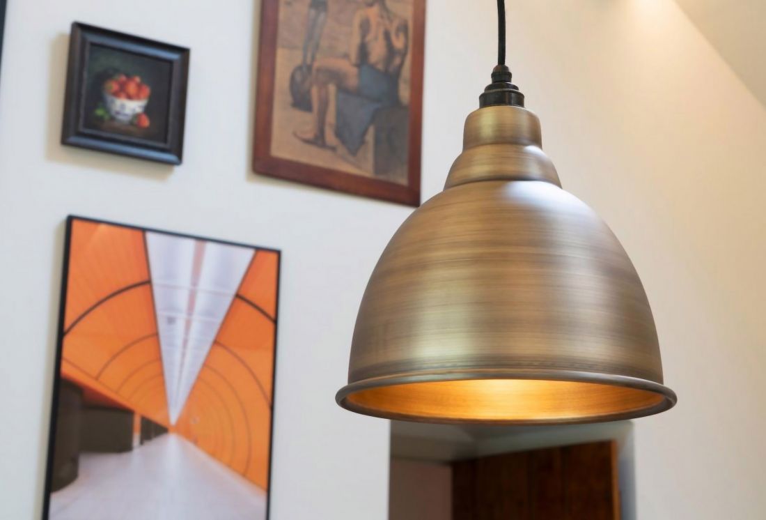 Mosiężna lampa wisząca model Brindley 49497 angielskiej firmy ANVIL