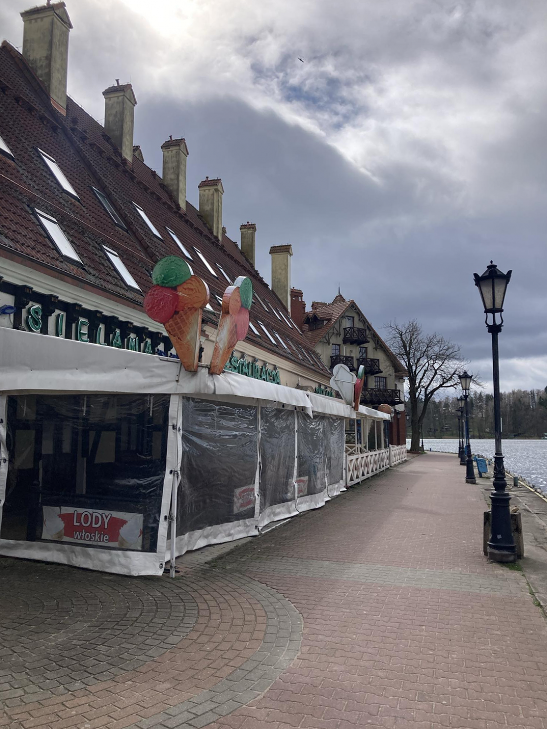 Zamknięte restauracje poza sezonem