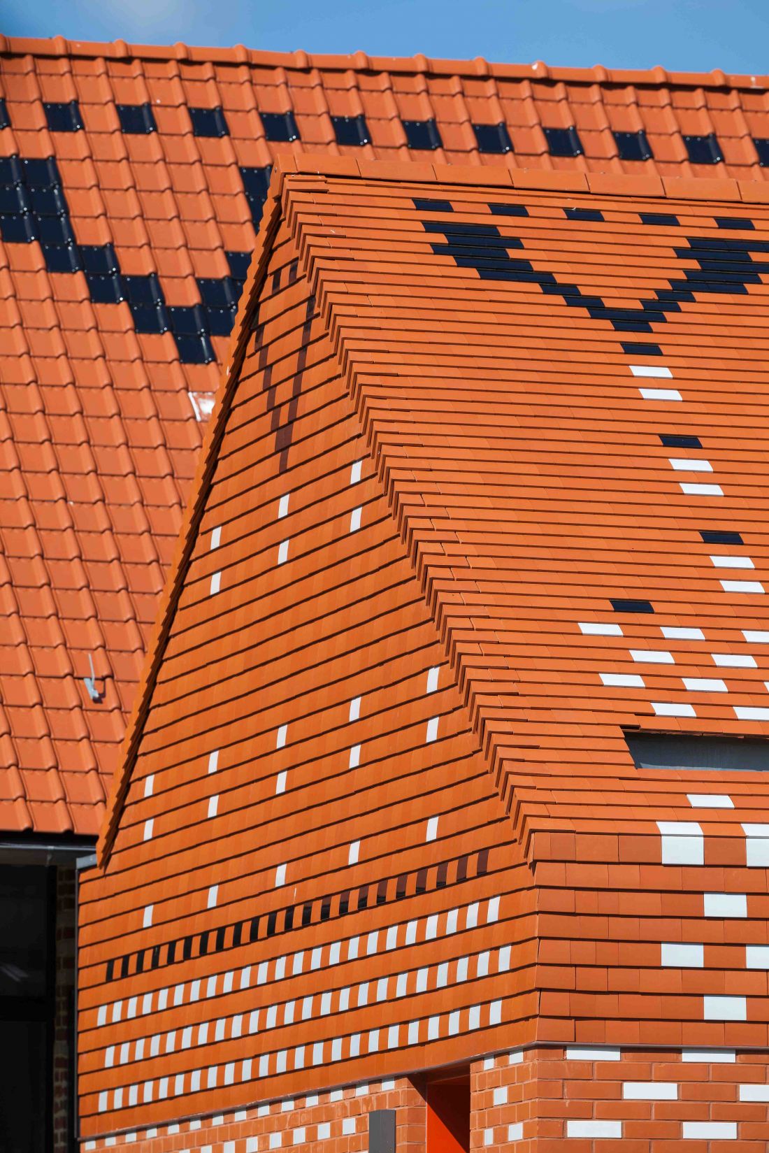 Dachówki na elewacji - trend w architekturze
