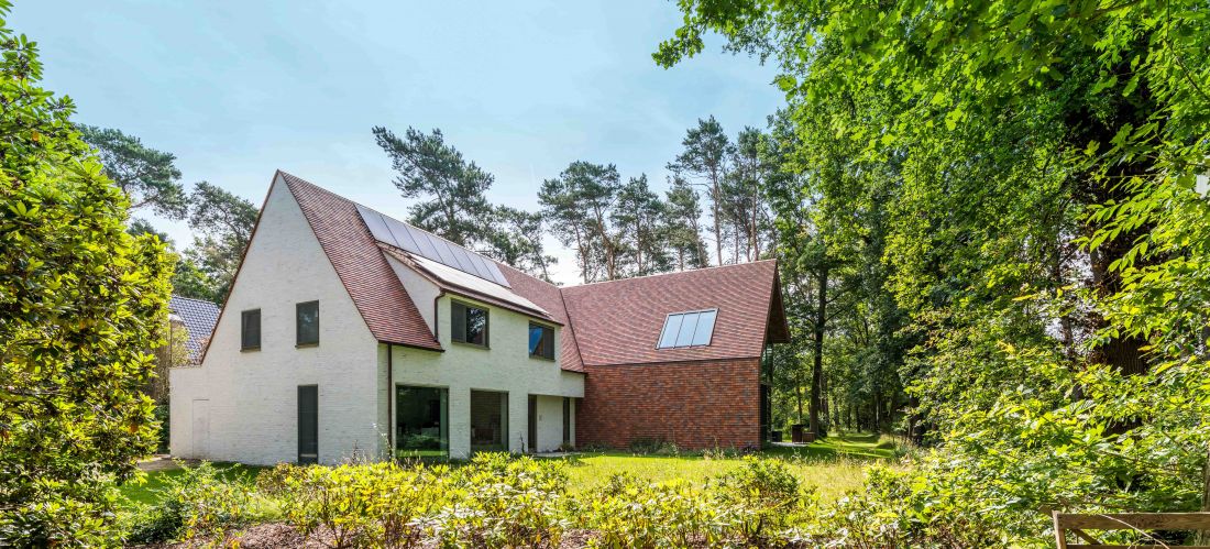 Dachówki na elewacji - trend w architekturze