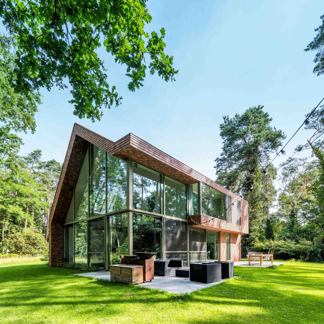 Dachówki na elewacji - trend w architekturze