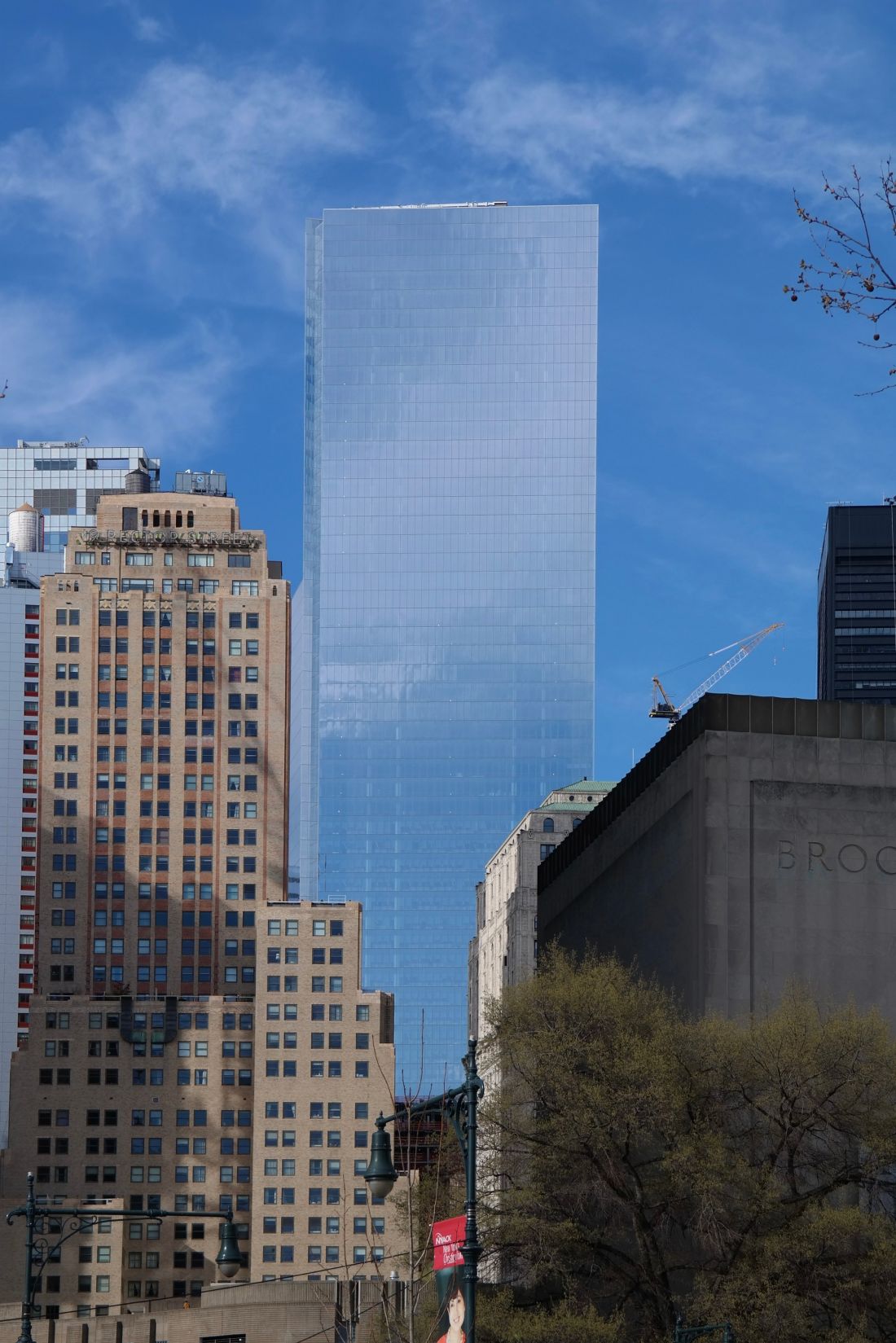 Widok na fasadę 4 World Trade Centre