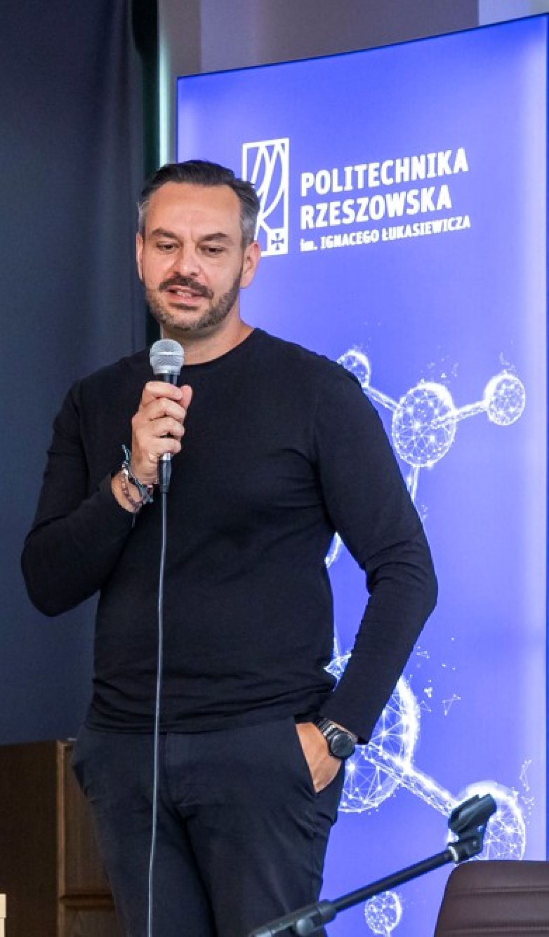 Maciej Franta podczas wykładu na Politechnice Rzeszowskiej