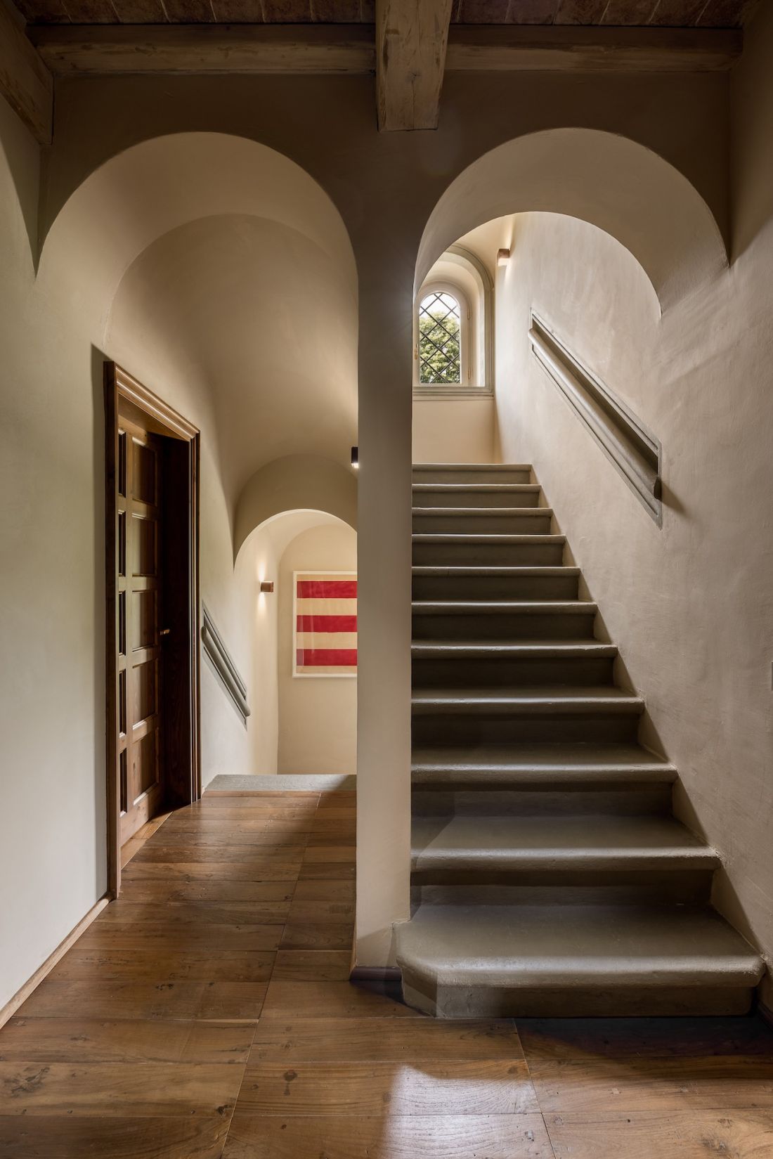 Architekci zachowali oryginalne łuki i drewniane belki