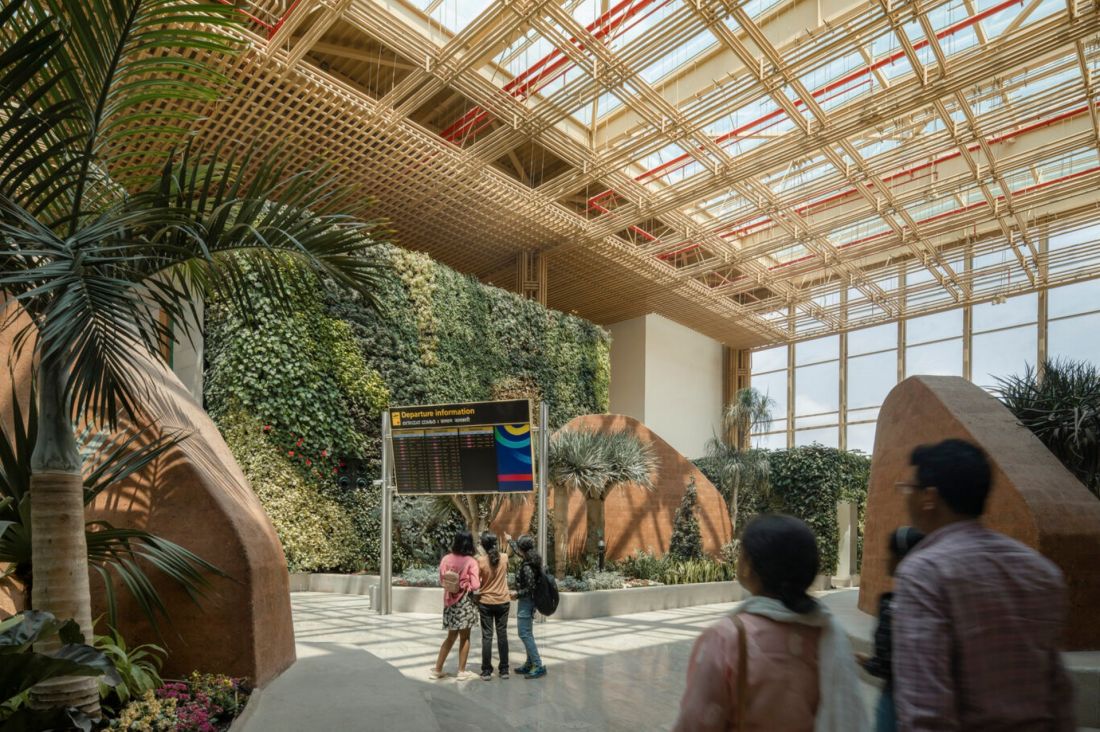 Naturalne materiały użyte w wykończeniach są przykładem zielonego prądu w architekturze