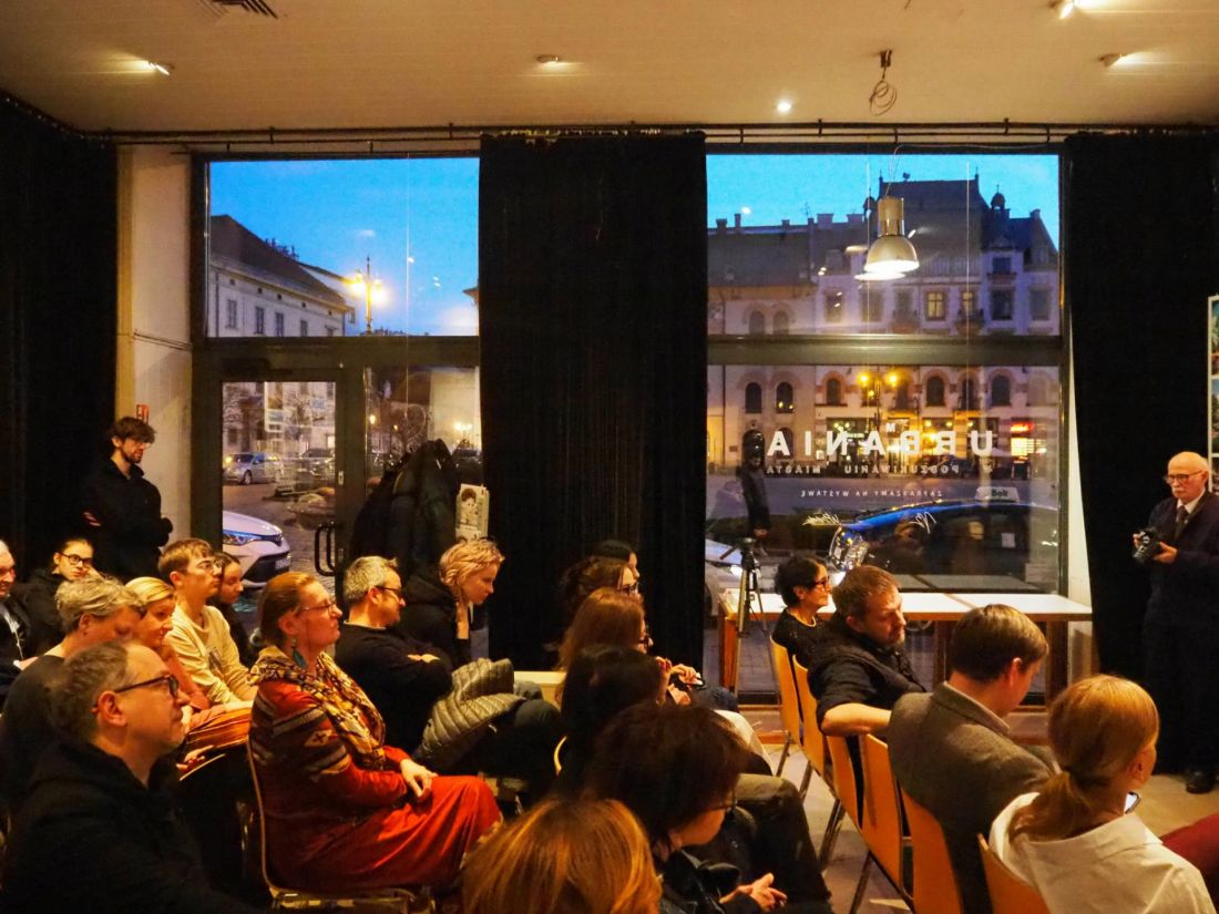 wnętrze Galerii SARP przy placu Szczepańskim w Krakowie