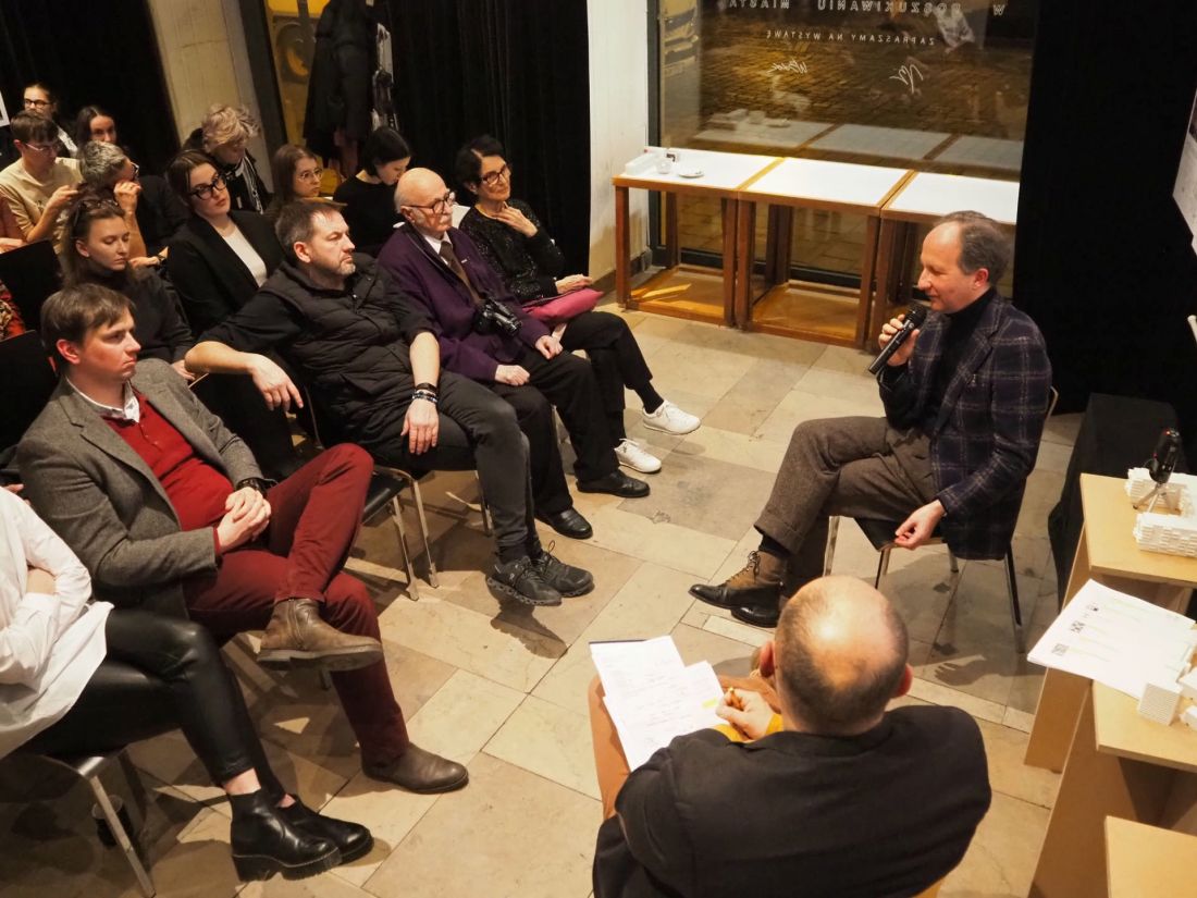 wnętrze Galerii SARP przy placu Szczepańskim w Krakowie