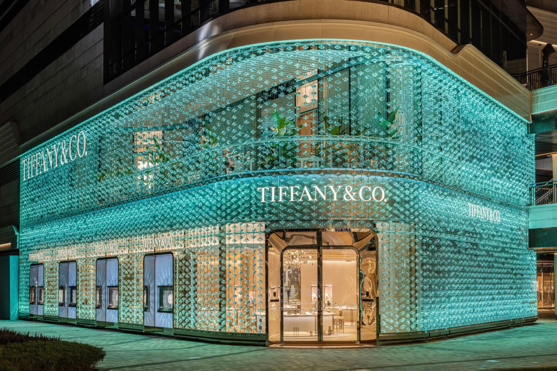 Błękit Tiffany zaświeci wśród wielu neonów nocnego Szanghaju